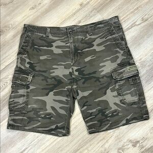 Men’s Unionbay Cotton Blend Gray Camouflage 6 Pocket 10” Utility Cargo Shorts 42